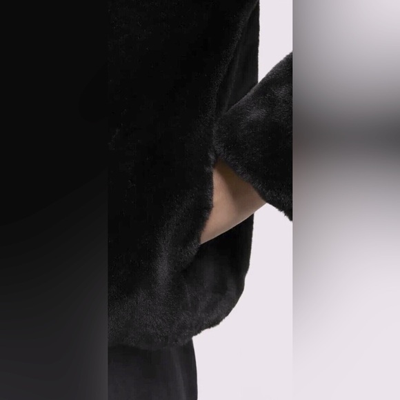 Used Nike NSW Plush Faux Fur Jacket - Picture 7 of 7